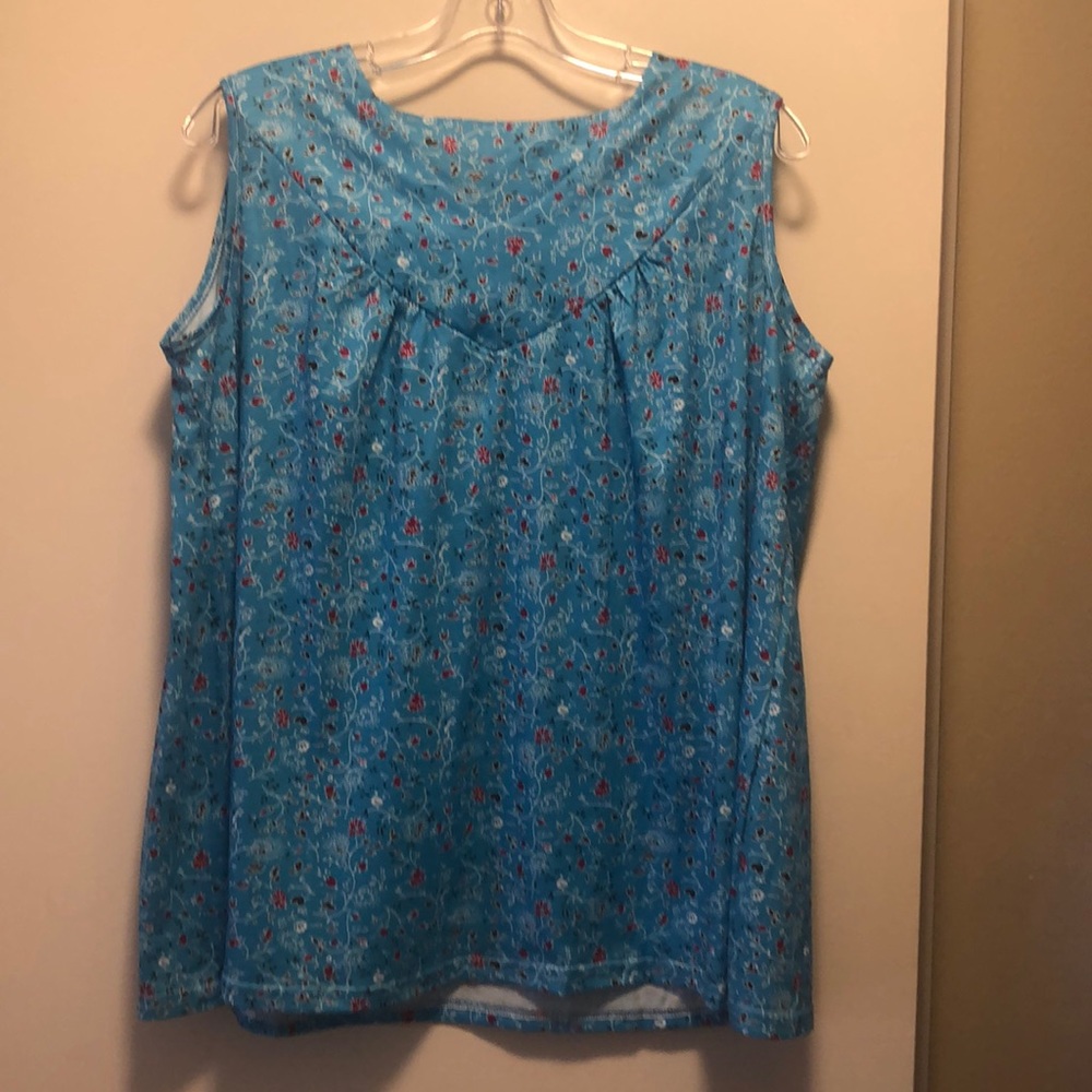 Sleeveless tunic style summer top